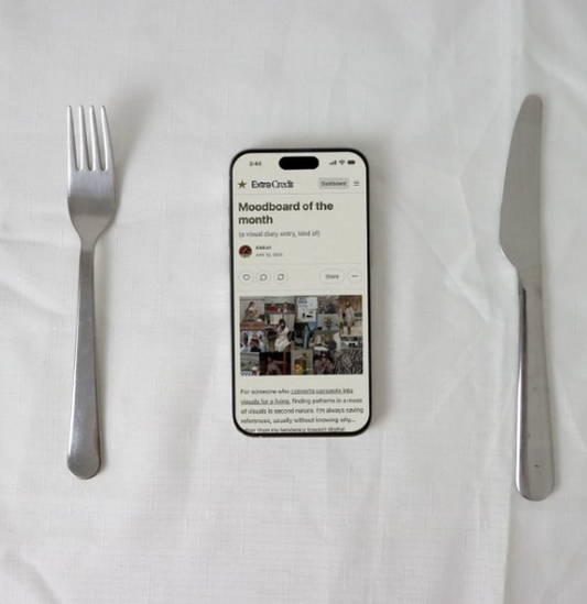 How scrolling during your meals may influence your weight: 1 personal tip for mindful eating